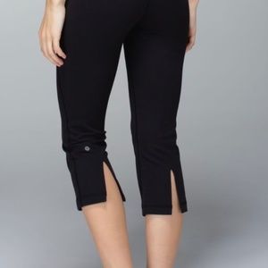 Lululemon Gather & Crow Crop Full-on Luon EUC 6